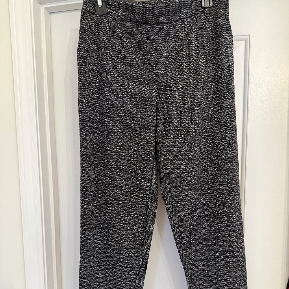 Banana Republic Factory Hayden pant. Size 6. NWT